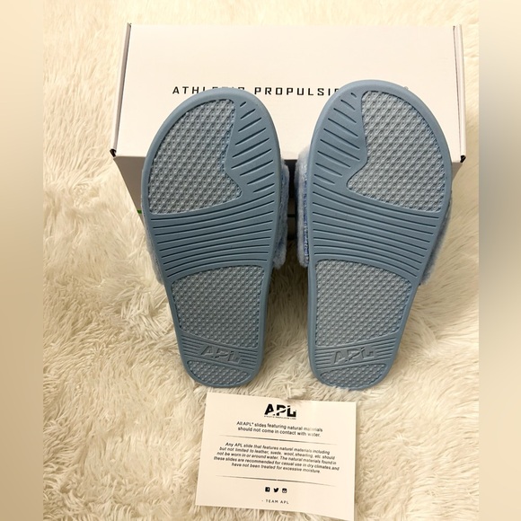 APL (Athletic Propulsion Labs) Women’s Shearling Slides - Picture 9 of 11